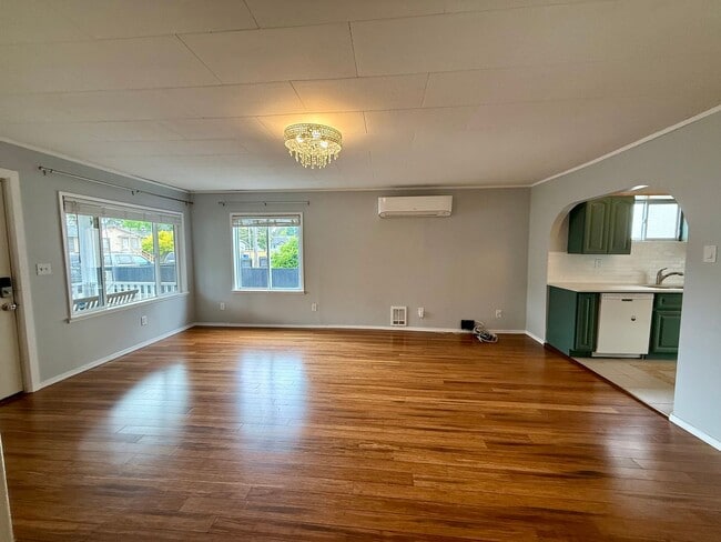 Building Photo - White Center Home