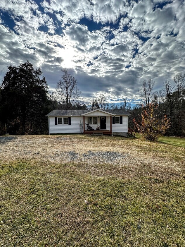 1194 Pumping Station Rd, Spout Spring, VA 24593 House Rental in Spout