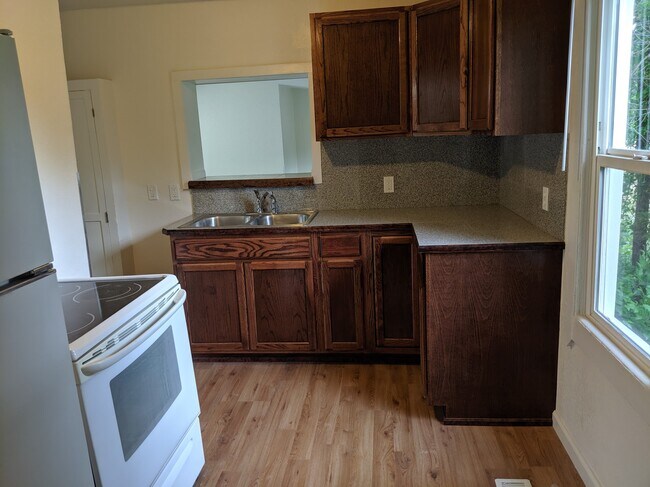 Building Photo - 363 S Meade St