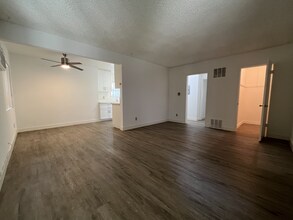 Building Photo - 5754 Hazeltine Ave