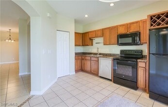 Building Photo - 9774 Roundstone Cir