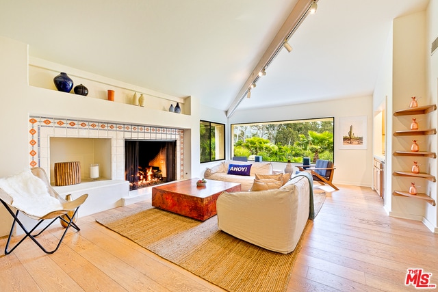 Building Photo - 23287 Palm Canyon Ln