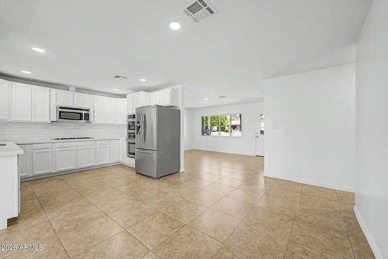 Photo - 2601 E DAHLIA Drive