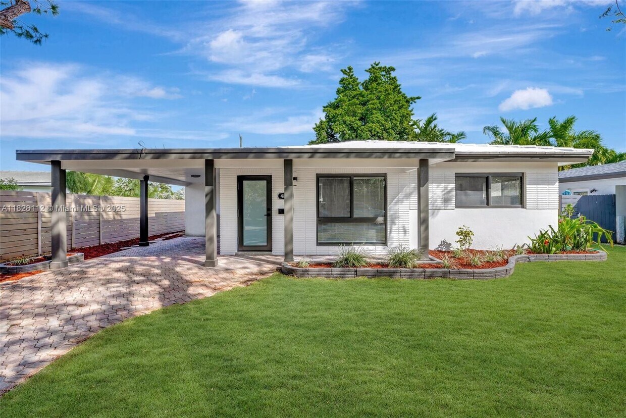 Foto principal - 4840 NE 5th Ave