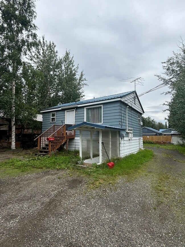 Building Photo - 2106-2108 Blueberry St