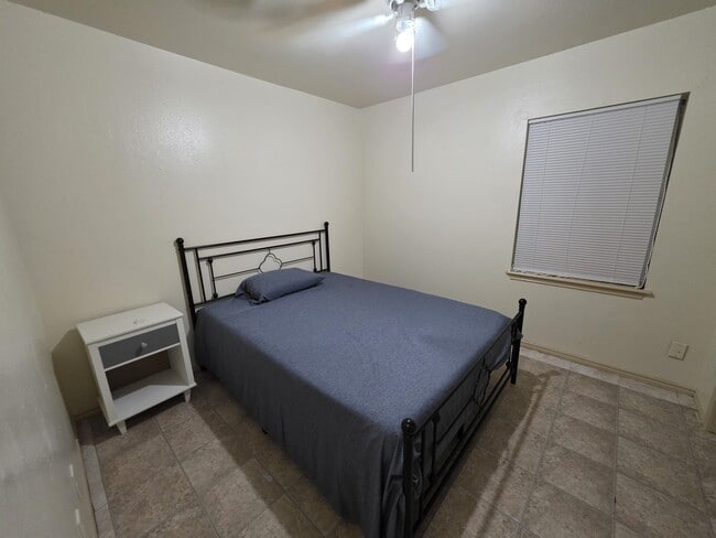 Foto del edificio - 4616 Central Cir