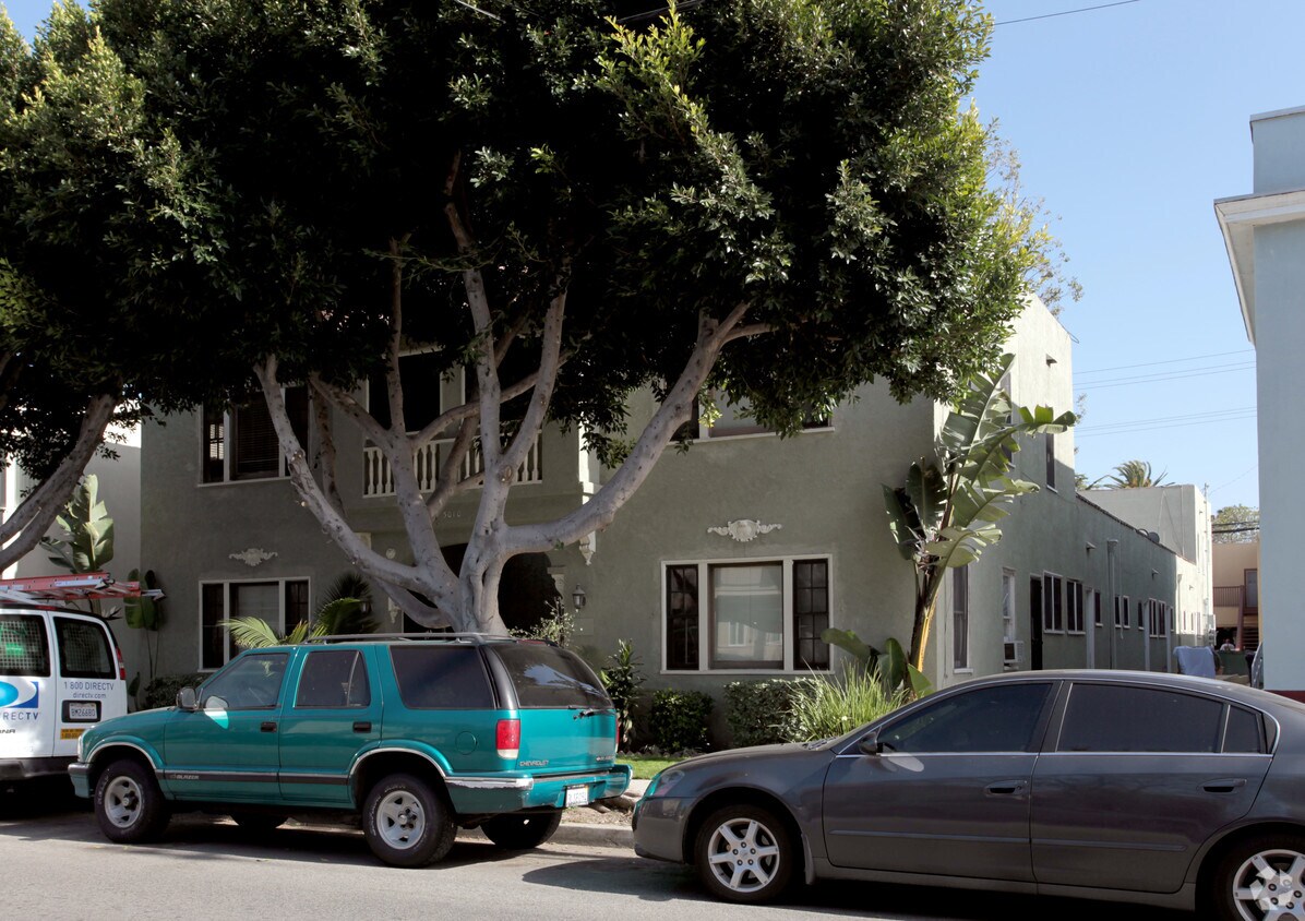 Primary Photo - 3rd St Apts