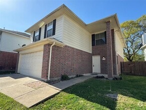 Building Photo - 8266 Golf Green Cir