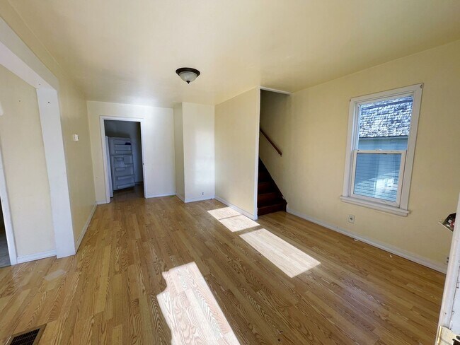 Building Photo - 403 S 1st- 3 bedroom house in Parkston