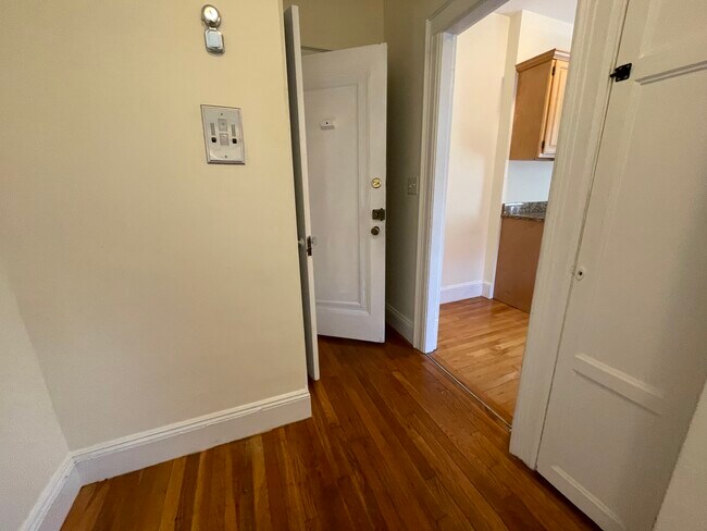 Foto del edificio - 247 Chestnut Hill Ave
