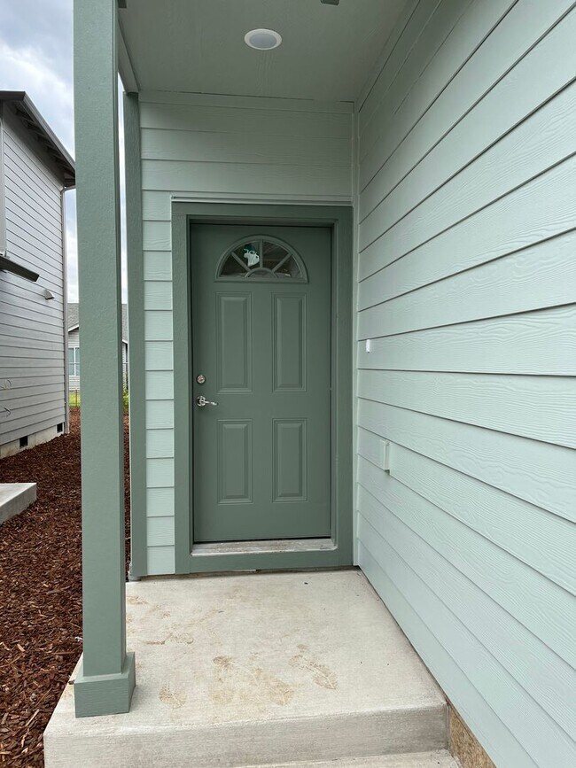 Building Photo - Garrison Square 3 bedroom- Brand New!