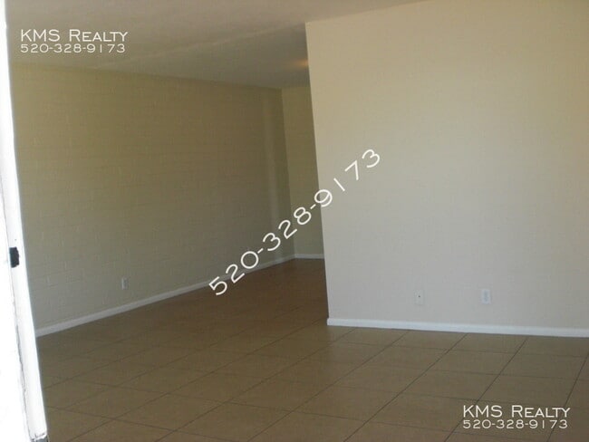 Building Photo - 5940 E 35th St