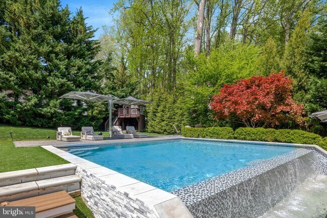 Foto del edificio - 2850 Rosemary Ln