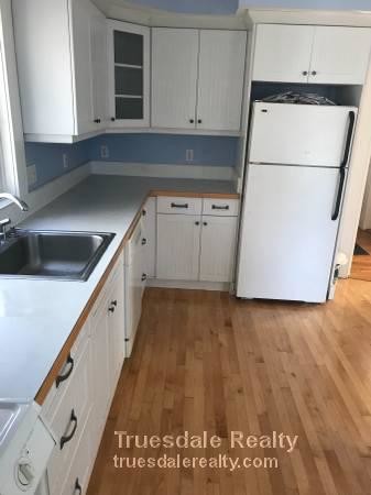 Primary Photo - Gorgeous 2 Bedroom in Belmont with Parking!
