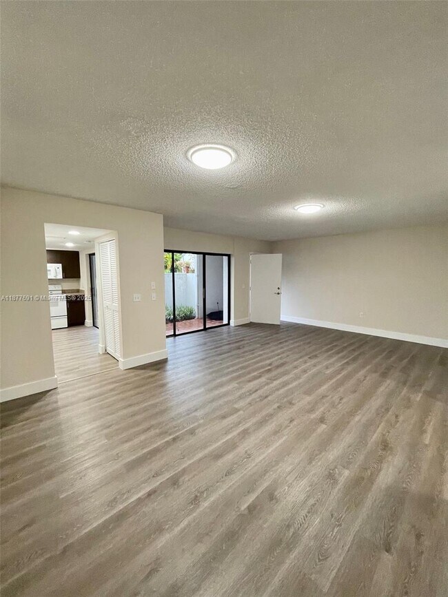 Foto del edificio - 8251 SW 157th Ave