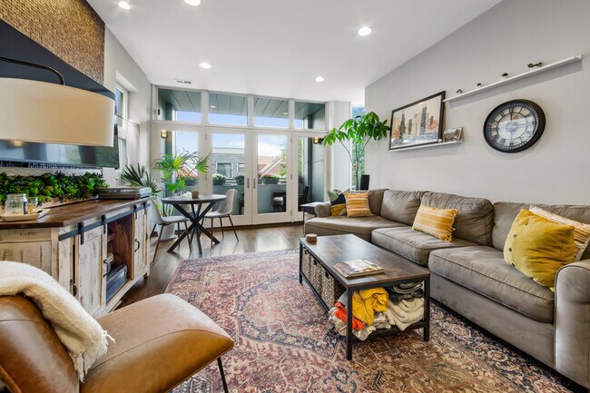Foto del edificio - 2339 N Leavitt St