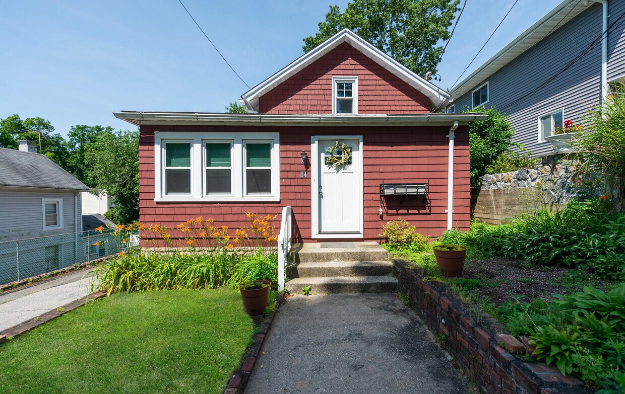 Primary Photo - 14 Maple St