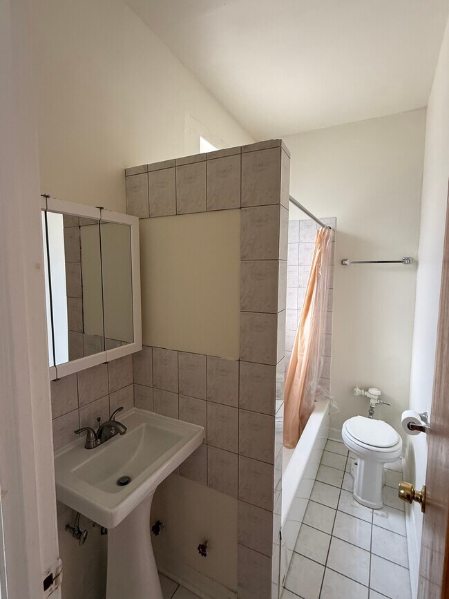Foto del edificio - 4646 N Magnolia Ave