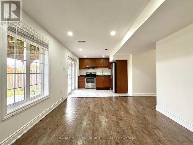 Photo du bâtiment - 41 Stoneylake Ave