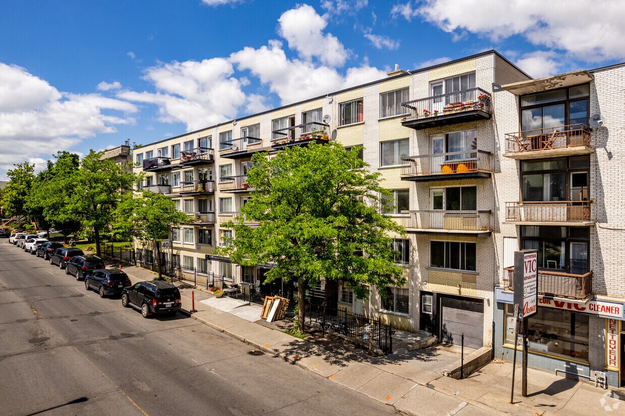 Primary Photo - 4055 Décarie