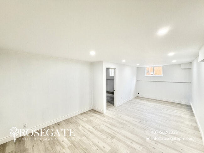 Photo du bâtiment - Spacious 3-Bedroom Basement Unit in Kitchener | Internet & Parking Included