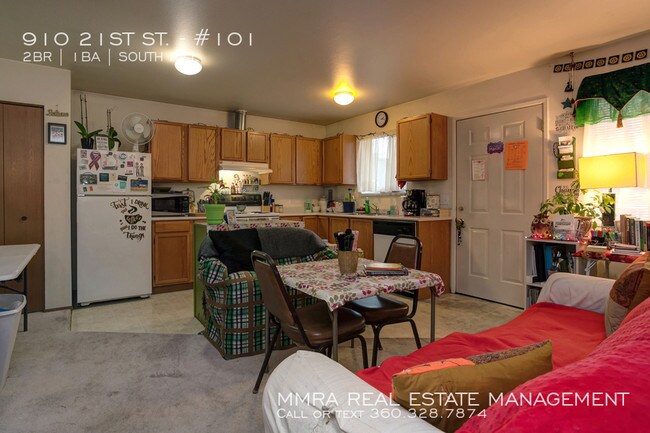 Building Photo - 910 21ST St