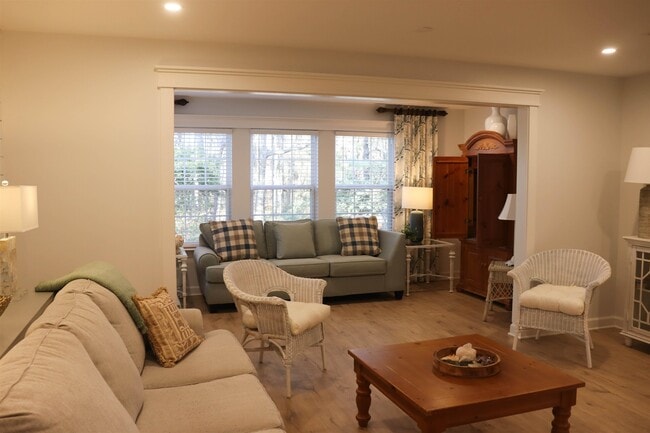 Foto del edificio - 4384 Daphne Ln