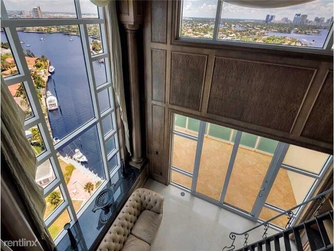 Foto del edificio - 3055 Harbor Dr
