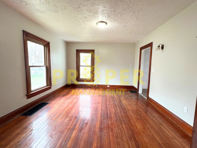 Building Photo - 3 bedrooms 1.5 bathrooms house for rent