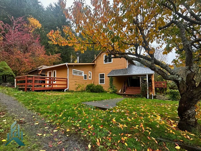 Foto del edificio - Peaceful Home Among the Evergreens in Eddy...