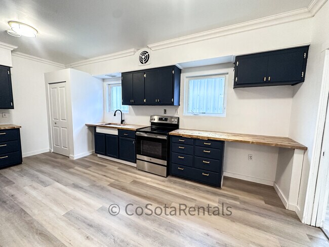 Foto del edificio - 1023 N Riverfront Dr