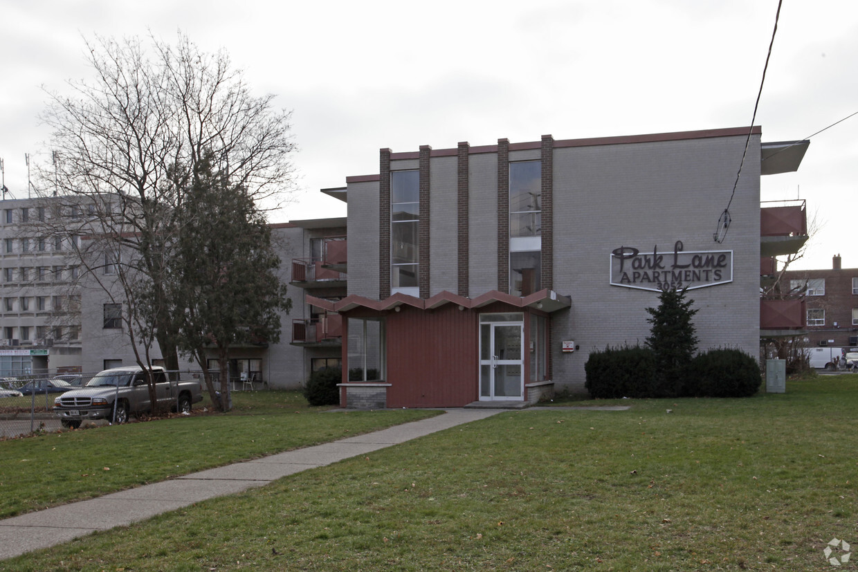 Primary Photo - Parklane Apartments