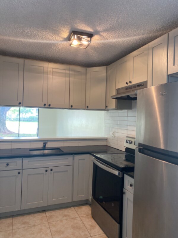 Foto del edificio - 4136 Lakeside Dr