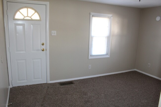 Building Photo - Single Family Home