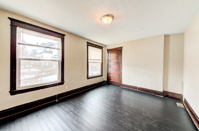 Building Photo - Available JUNE 2026 - Spacious 3 Bedroom Home w/ Off-Street Parking & Central AC!