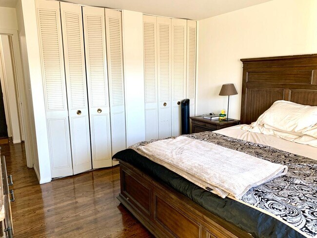 Foto del edificio - 9127 Stevenson Dr