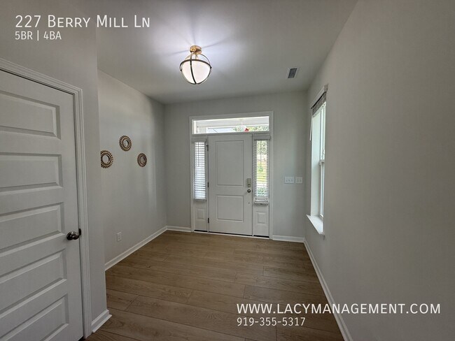 Foto del edificio - 227 Berry Ml Ln