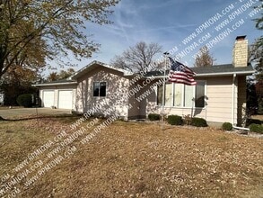 Building Photo - 605 4th Ave