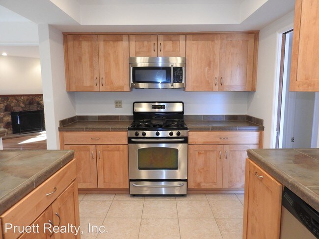 Building Photo - 3 br, 2 bath House - 6310 Henderson Drive