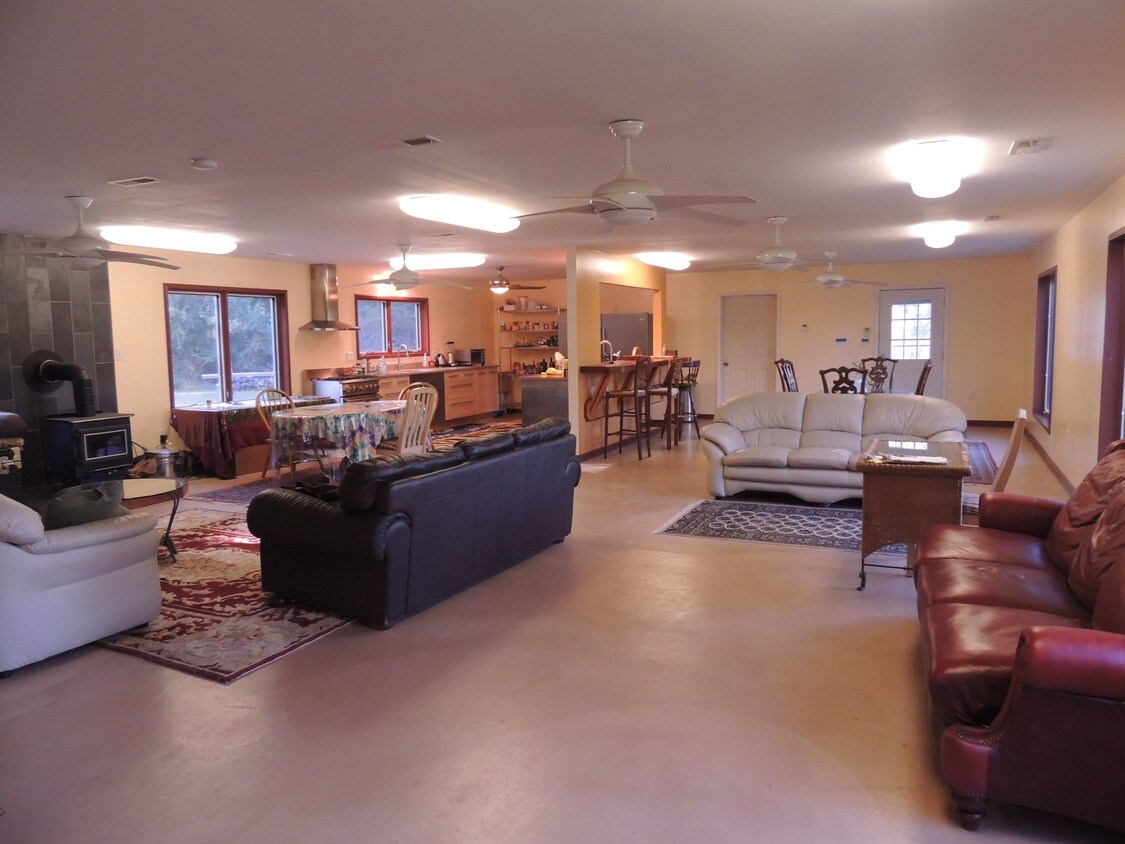 Primary Photo - 2066 Evans Creek Rd