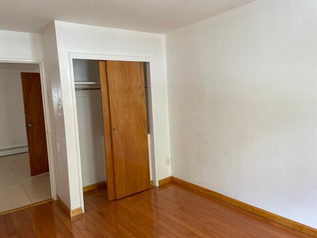 Building Photo - 5614 Riverdale Ave