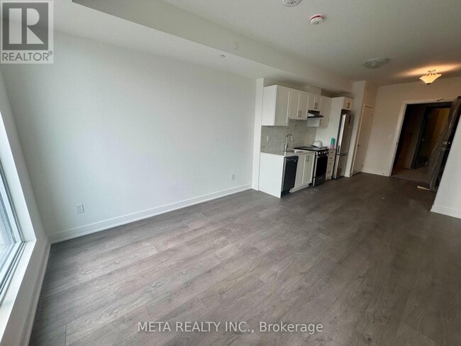 Building Photo - 693 Davis Dr