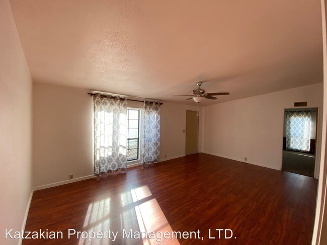 Building Photo - 3 br, 2.5 bath House - 8 Robin Court
