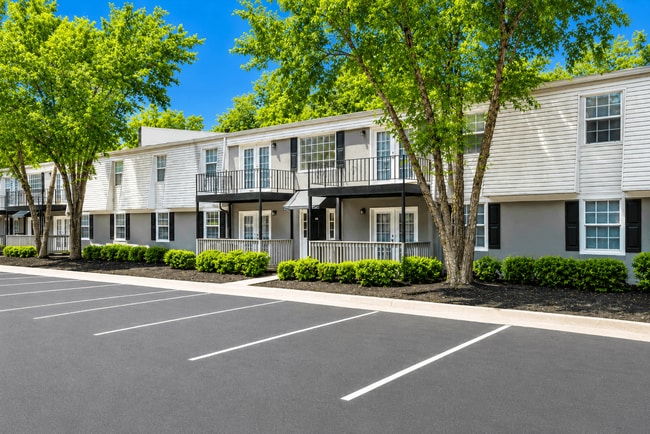 Building Photo - Oak Run