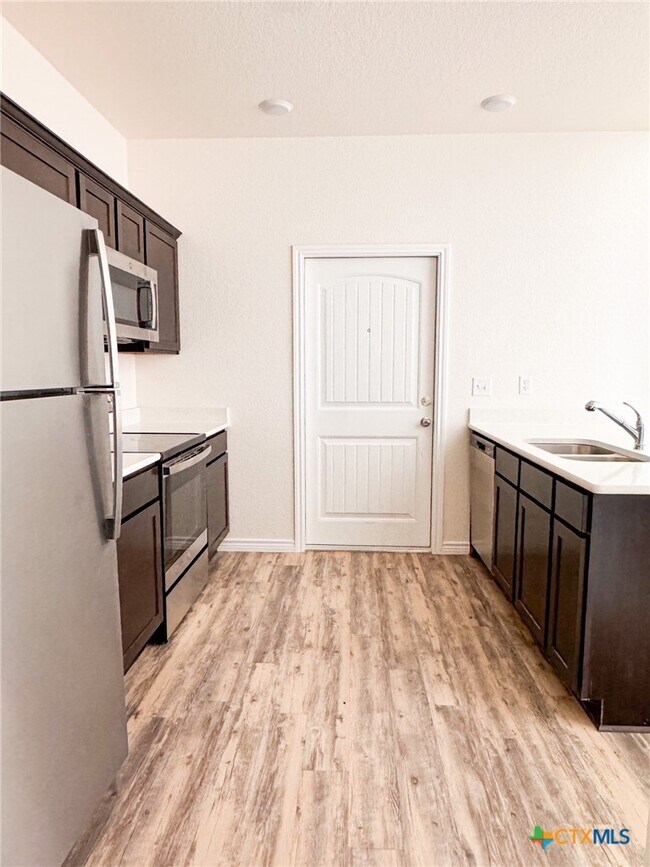 Building Photo - 4913 Rose Gdn Lp