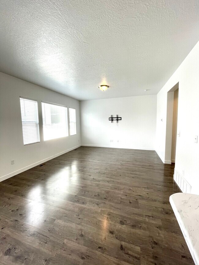 Foto del edificio - 561 S Ravenwood Ln