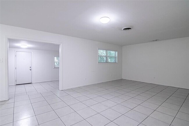 Building Photo - 604 Hayman St