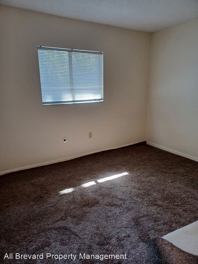 Building Photo - 2 br, 2 bath House - 1400 Baytree Dr NE #101