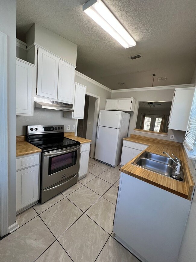 Building Photo - 235 W Lakemont Dr