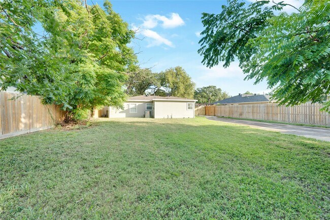 Building Photo - 4907 Marietta Ln